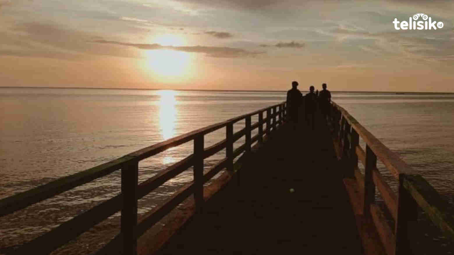 Panorama laut saat petang di Jembatan Bakau, Baliara, Bombana. Foto: Hir/Telisik