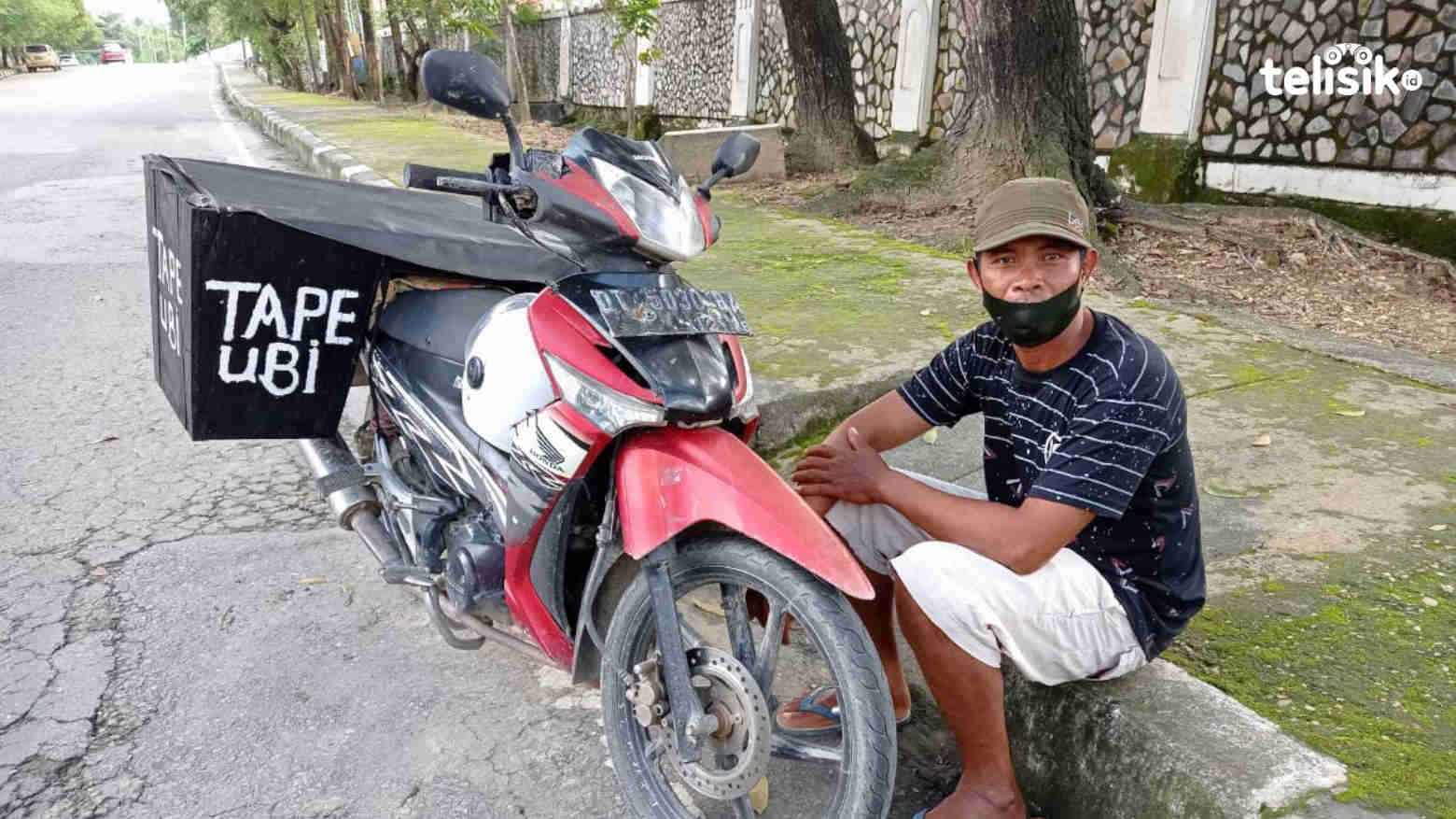 Ino, seorang penjual tape ubi. Foto: Sumarlin/Telisik