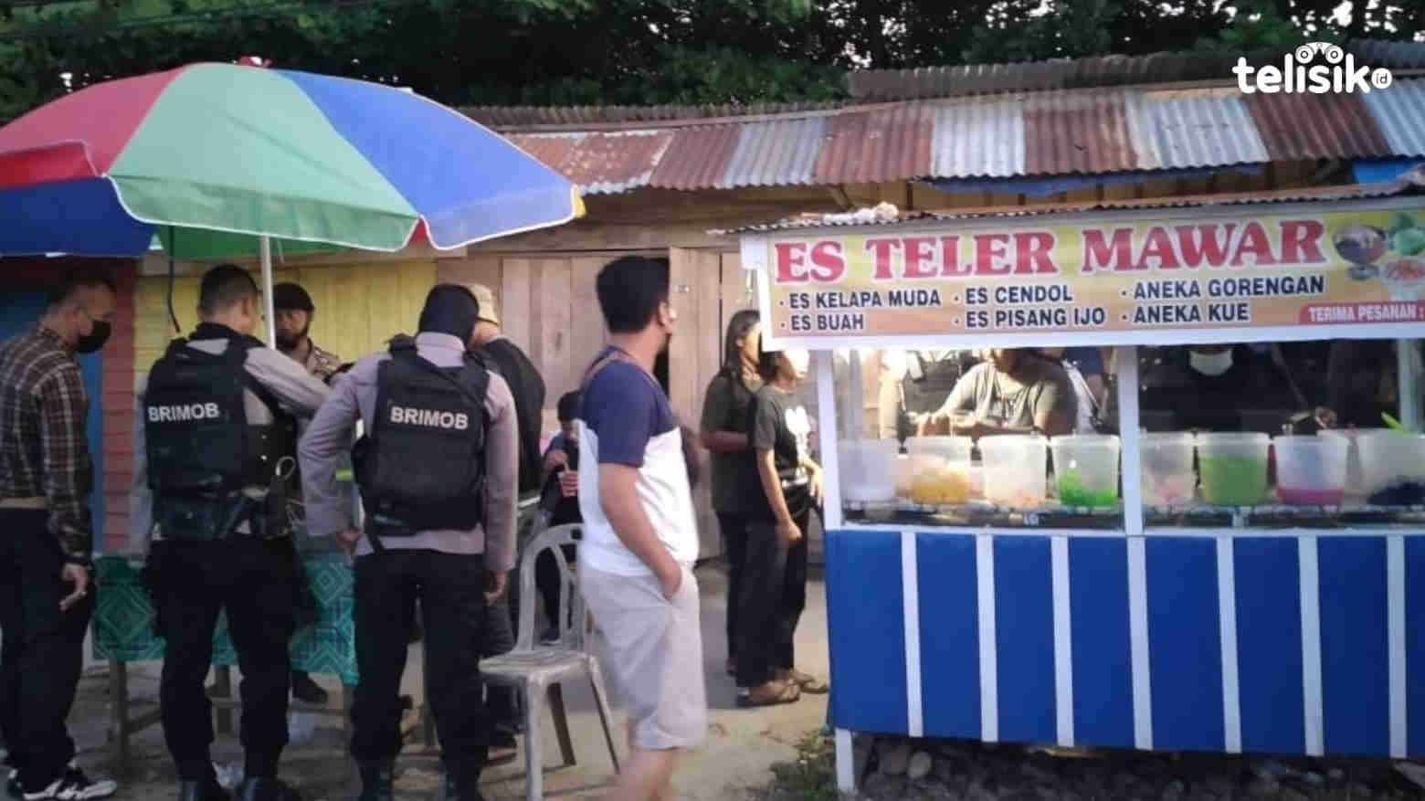 Penjual takjil yang ketiban untung aksi pengamanan bentrok di pertigaan UHO. Foto: Ibnu/Telisik
