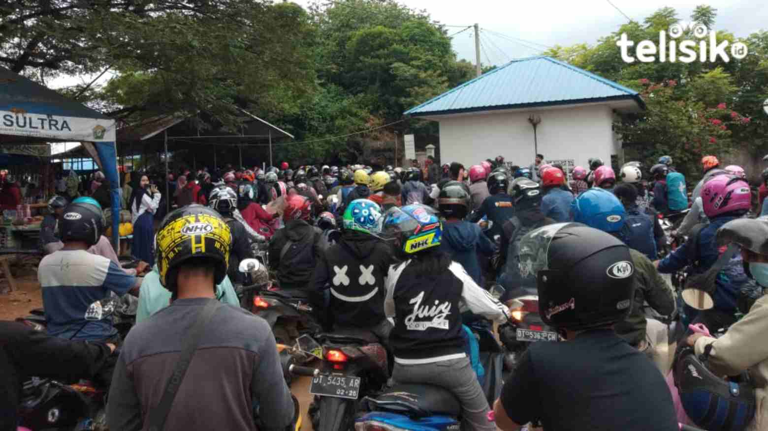 Kepadatan penumpang di Pelabuhan Torobulu menjelang lebaran tahun 2020 lalu. Foto: Musdar/Telisik