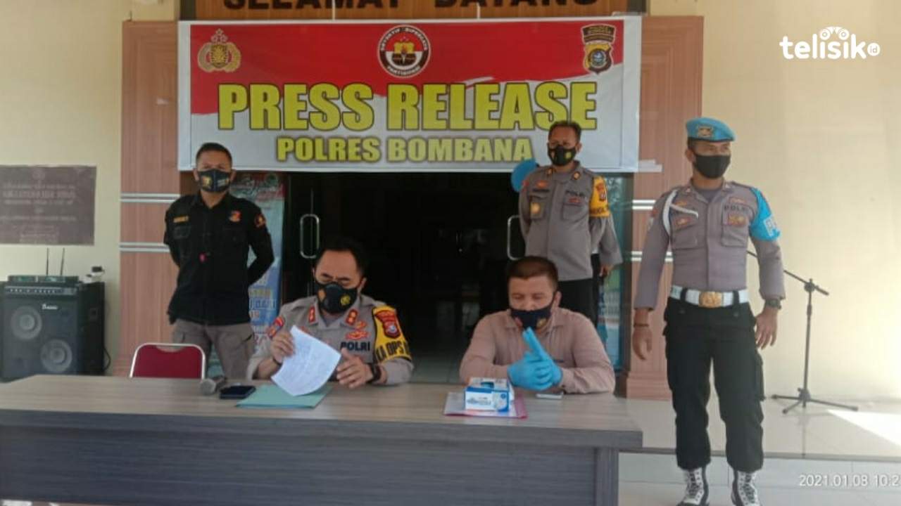 Kasat Reskrim, AKP Asrun, S. Si bersama Kapolres Bombana, AKBP Dandi Ario Yustiawan saat konferensi pers. Foto: Hir/Telisik