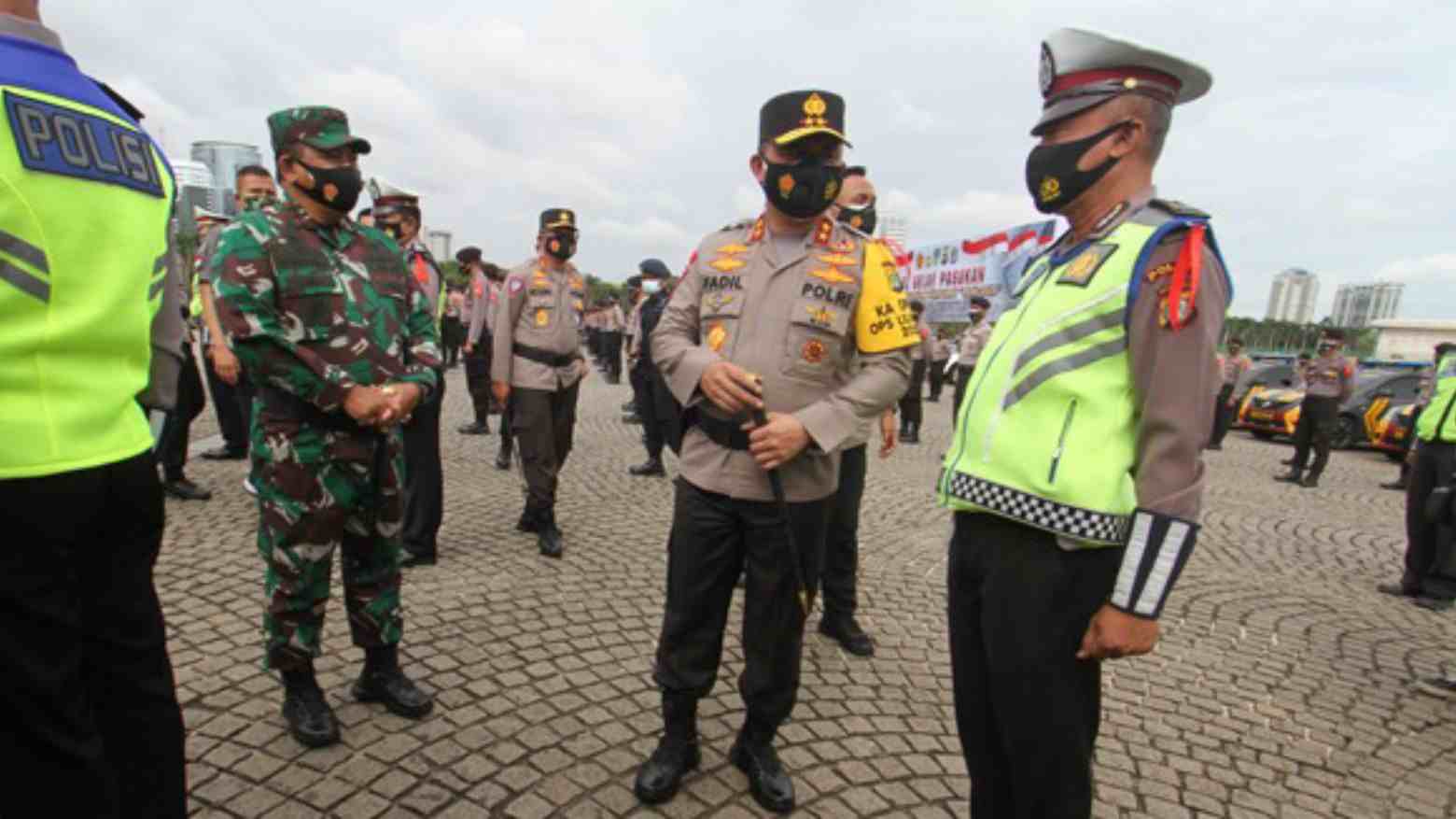 Kapolda Metro Jaya Irjen Pol Fadil Imran (Tengah). Foto: Repro Google.com