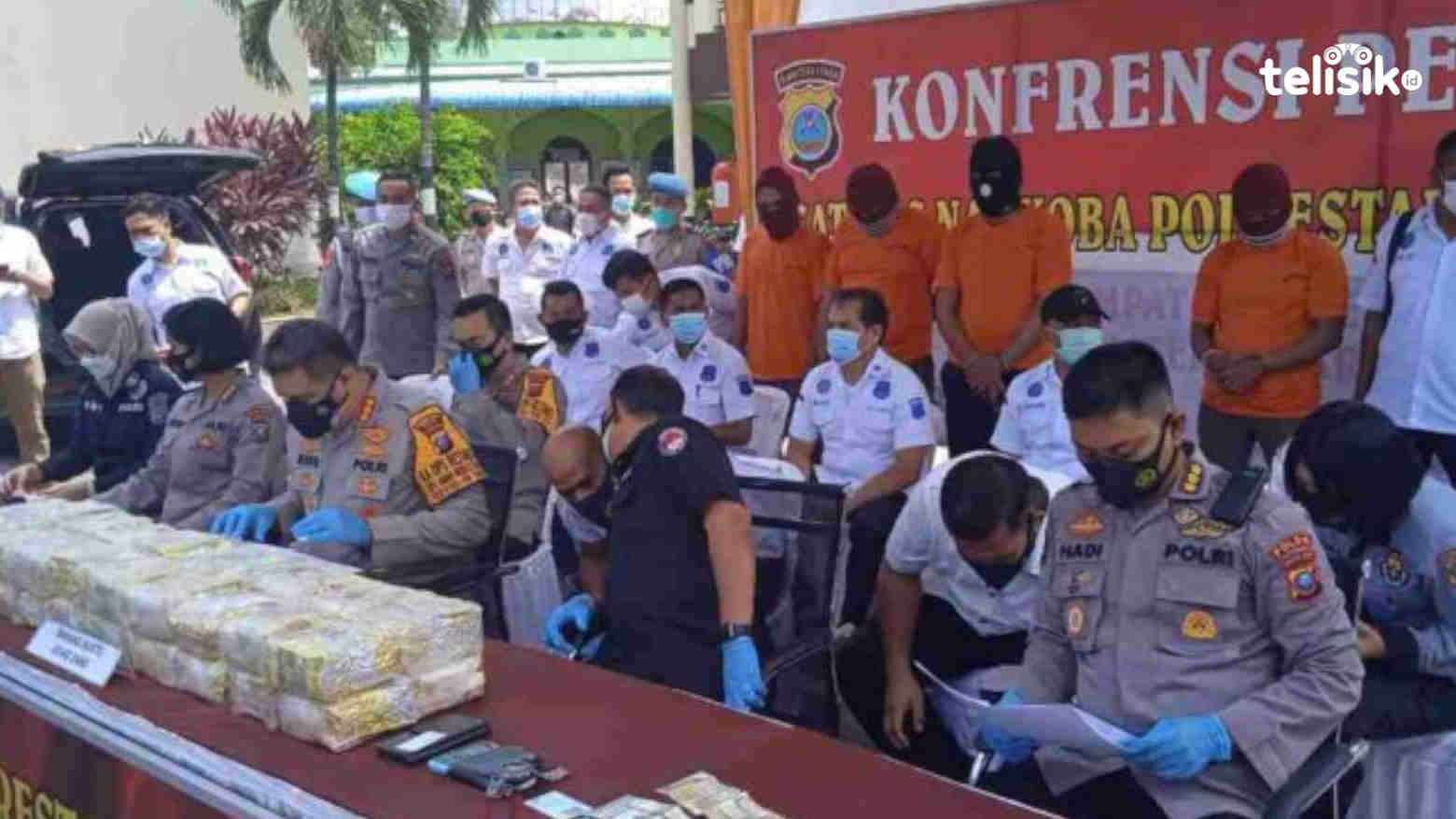 Tersangka MH saat dipaparkan di Polrestabes Medan. Foto: Ones Lawolo/Telisik