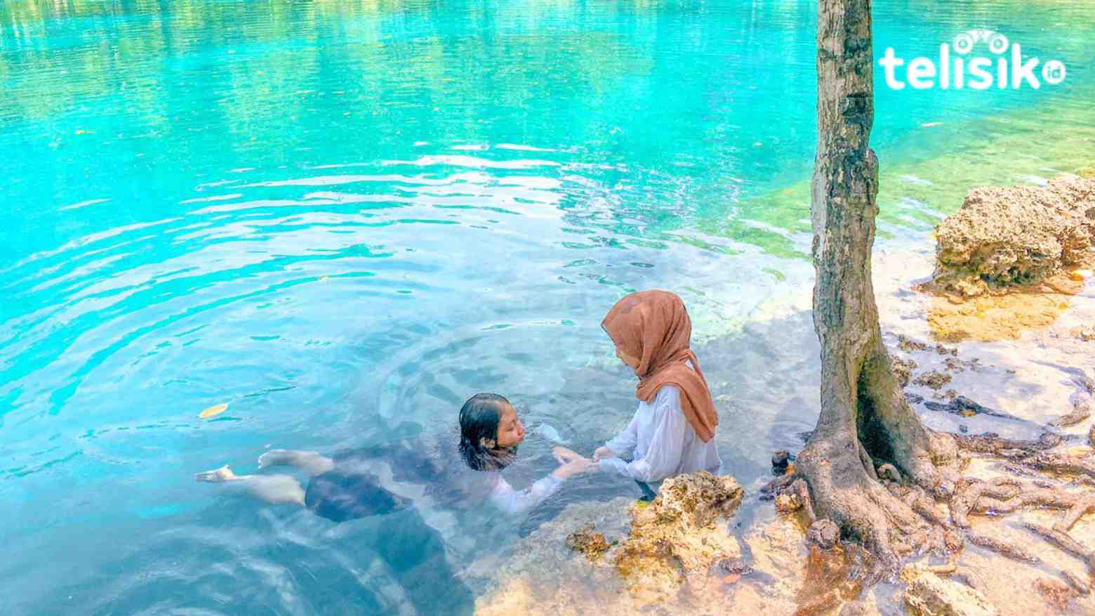 Pengunjung yang sedang menikmati Danau Sole. Foto: Putri/Telisik