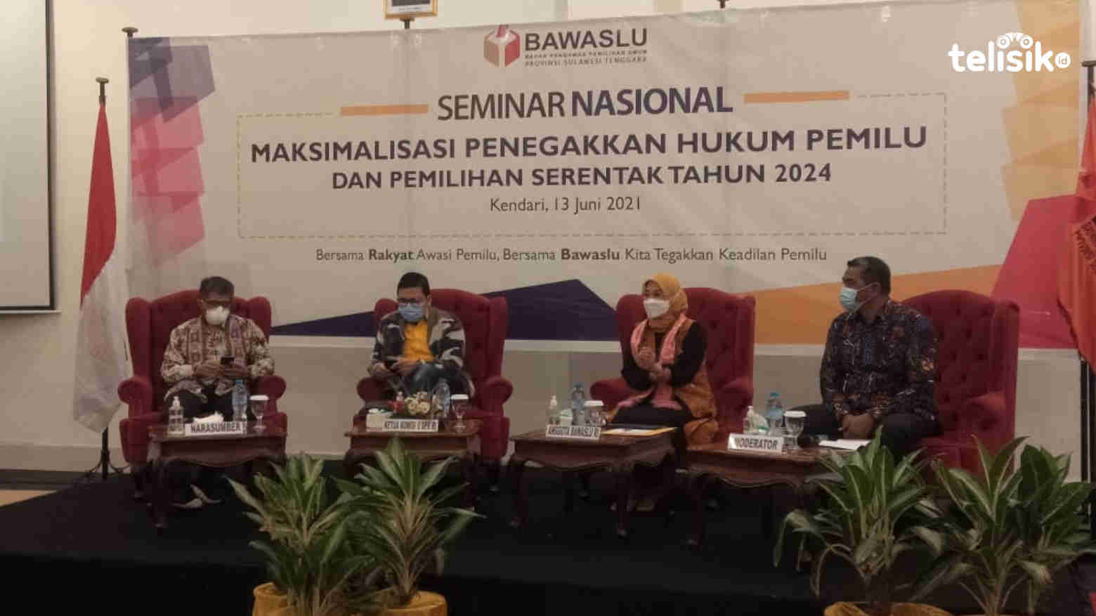 Suasana seminar Nasional Bawaslu Sultra. Foto: Musdar/Telisik