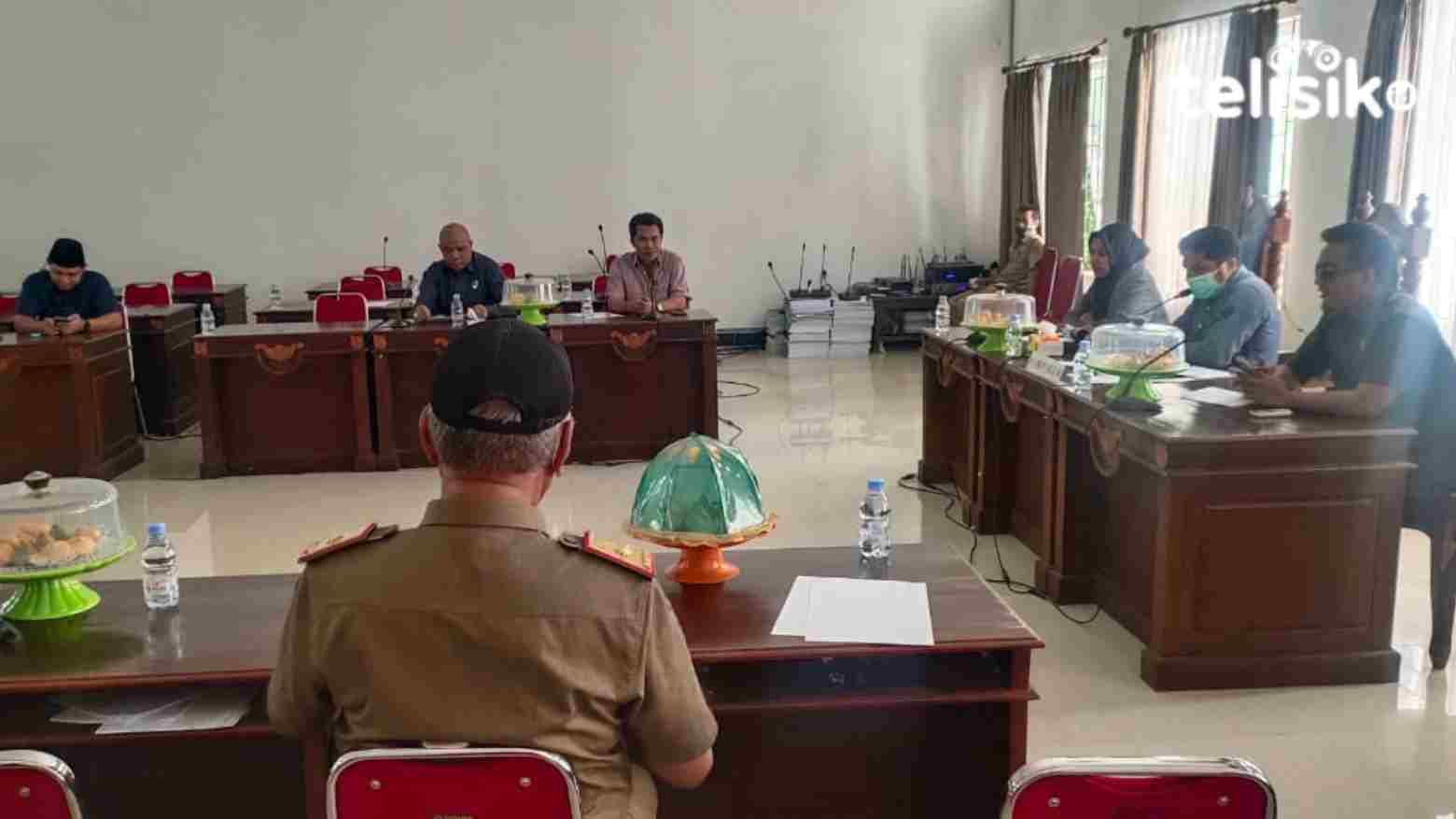 Anggota DPRD rapat bersama manajemen RS dan dokter. Foto: Sunaryo/Telisik