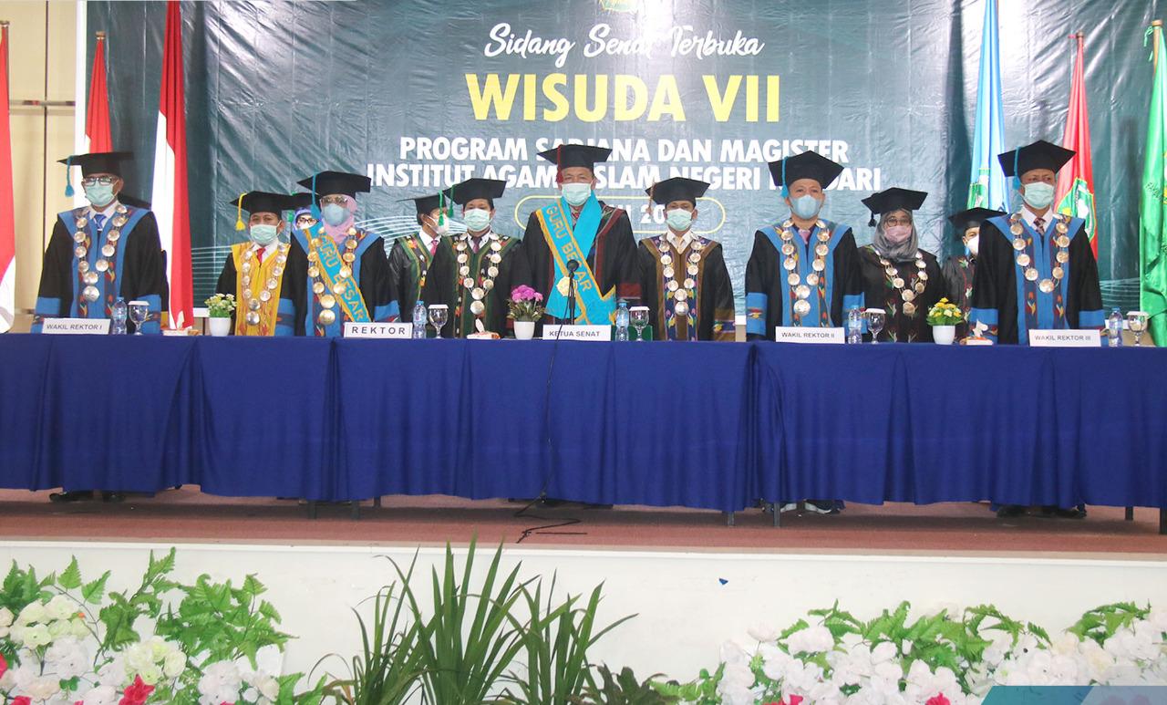 Wisuda offline IAIN Kendari. Foto: Ist.