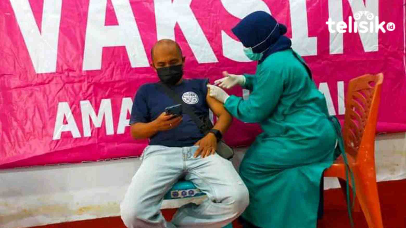 Warga Bombana saat divaksin. Foto: Hir Abrianto/Telisik