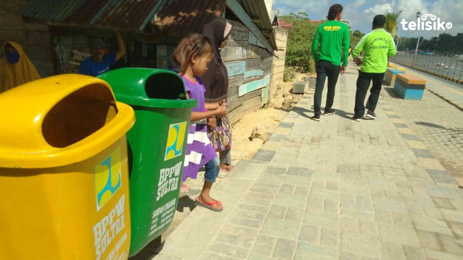 Tempat sampah yang disediakan pemerintah di lingkungan masyarakat. Foto: Fitrah Nugraha/Telisik