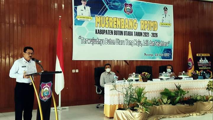 Bupati Buton Utara, Muh. Ridwan Zakariah saat membawakan sambutan. Foto: Ist.