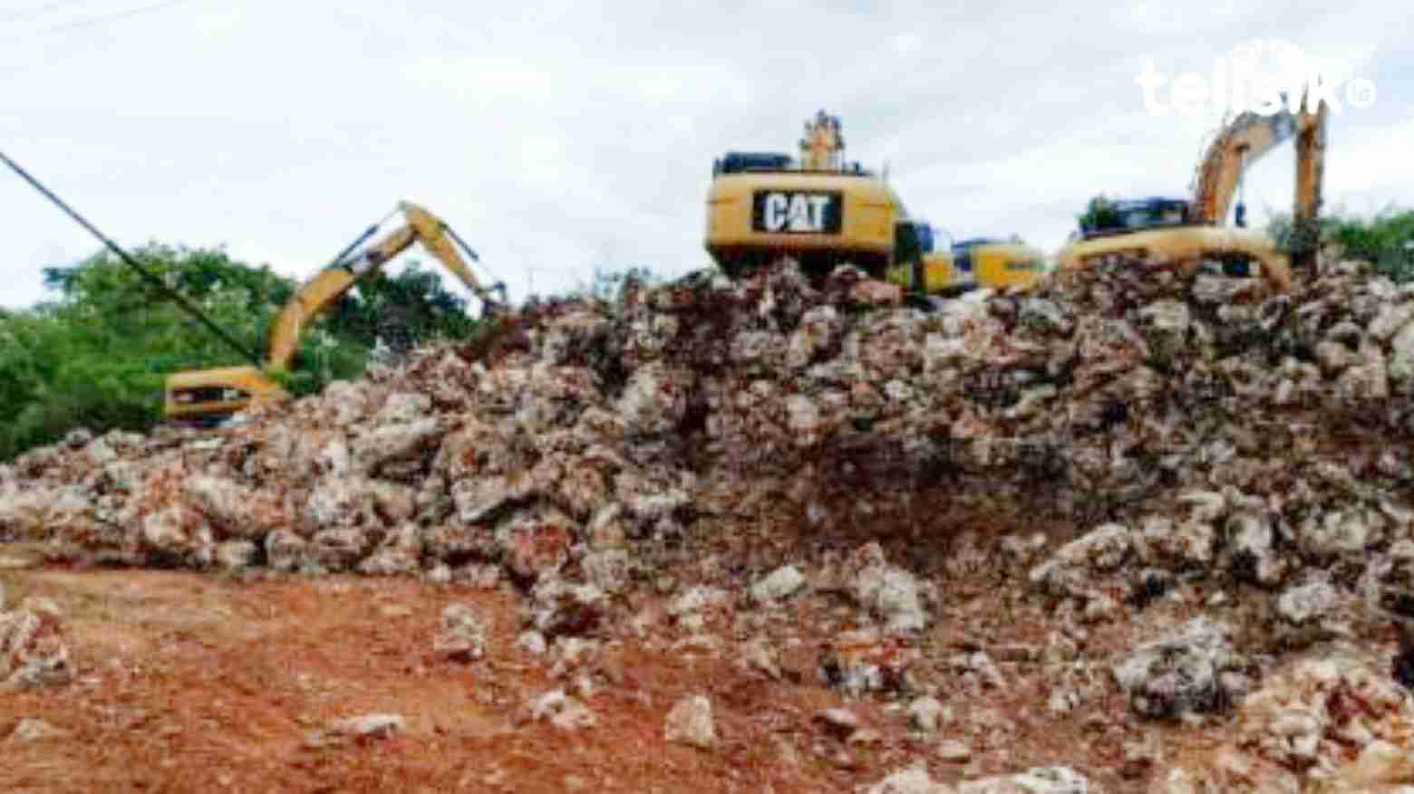 Pembangunan Tugu Berkah Buteng. Foto: Mutarfin/Telisik