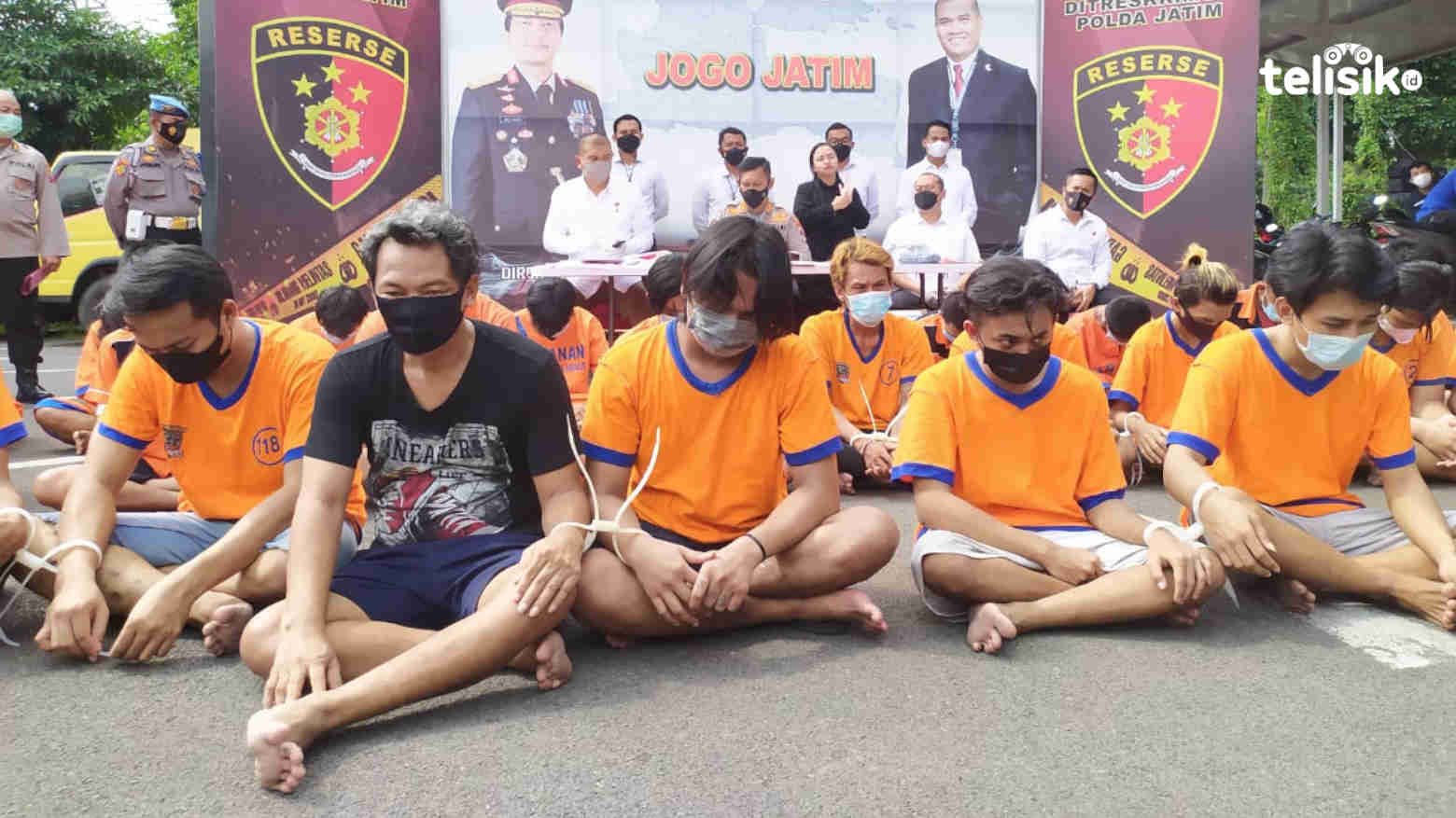 Para pelaku premanisme di Mapolda Jatim. Foto: Yudhie/Telisik