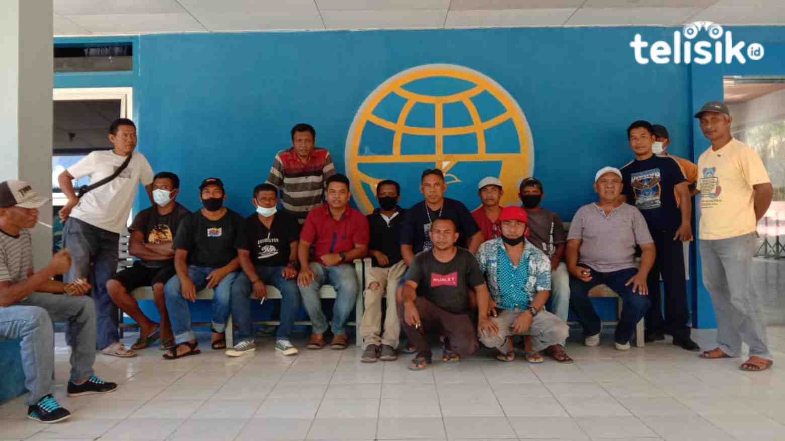Para sopir Raha-Wamengkoli mengadu di Dishub Muna. Foto: Sunaryo/Telisik