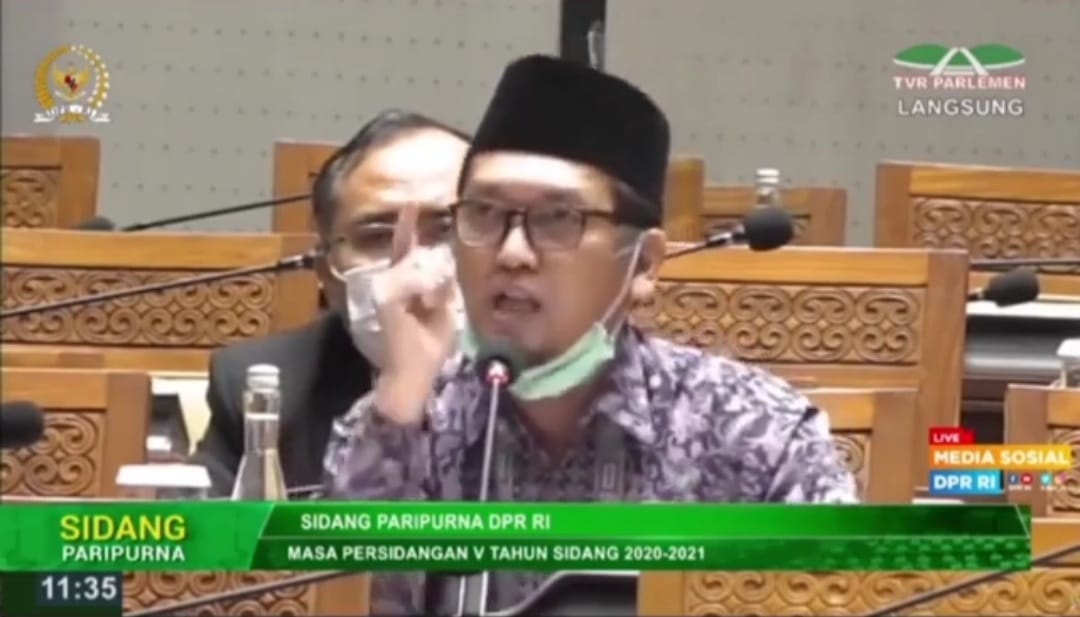 Al Muzammli Yusuf  dalam sidang paripurna DPR RI yang disiarkan langsung di TVRparlemen. Foto: screenshot