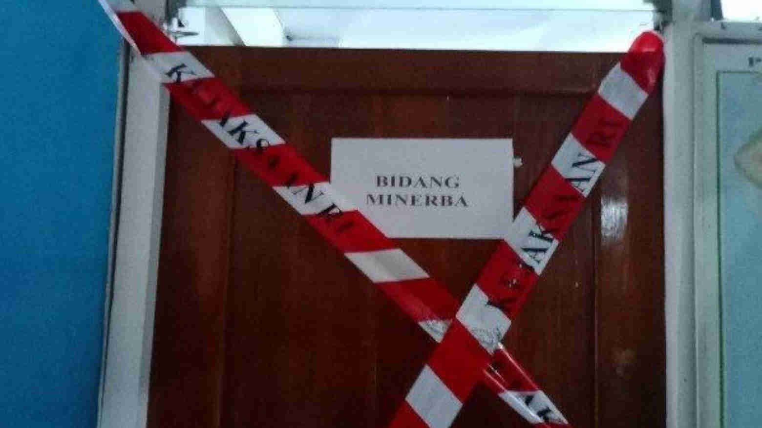 Pintu ruangan Kabid Minerba disegel. Foto: Ist.