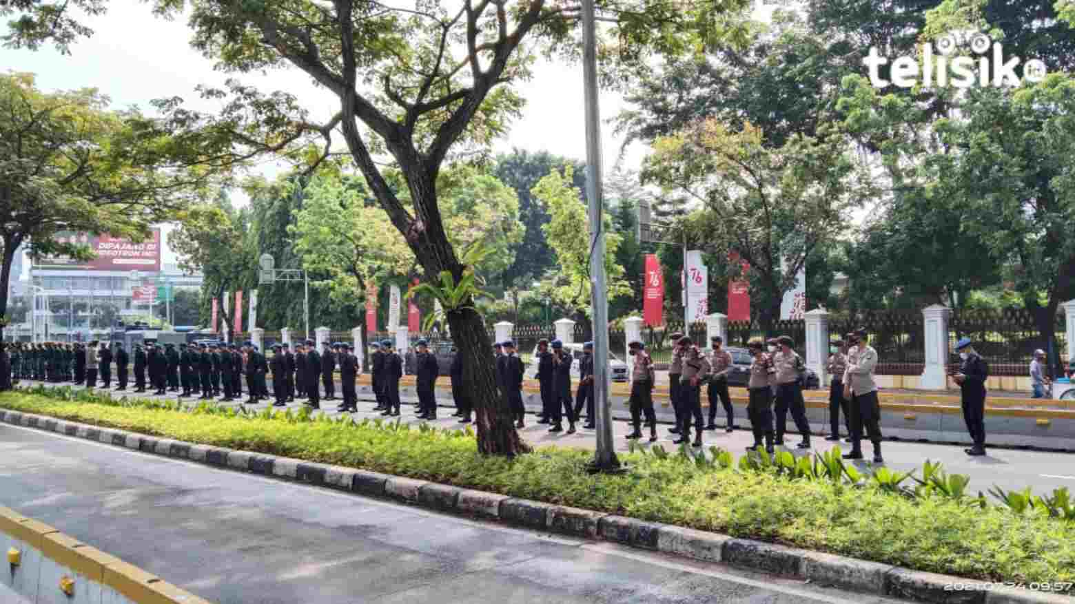 Apel siaga TNI/Polri di sekitar Istana Merdeka, Jakarta, Sabtu (24/7/2021). Foto: Risman/Telisik