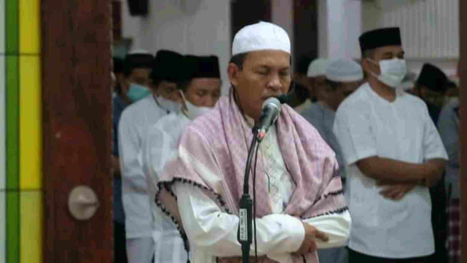 Salat berjamaah di Masjid Al Kautsar. Foto: Ist.