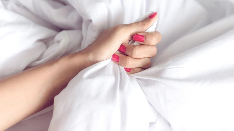 Masturbasi merupakan aktivitas seksual yang dilakukan oleh pria maupun wanita dengan merangsang alat kelamin diri sendiri untuk mendapatkan kepuasan. Foto: Repro Orami