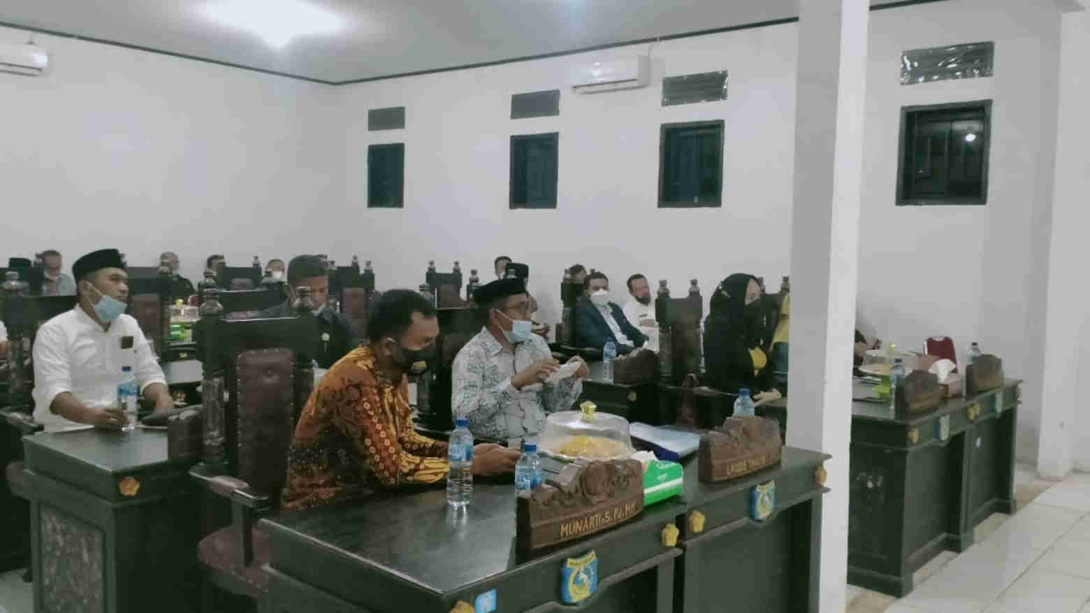 Rapat pembahasan Laporan Hasil pemeriksaan BPK di aula kantor DPRD Mubar. Foto: Ist.