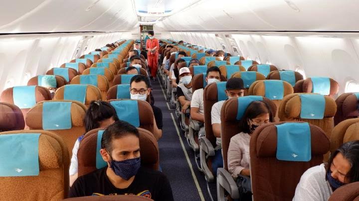 Pemeriksaan berkas saat perjalanan di tengah pandemi. Foto: Repro google.com