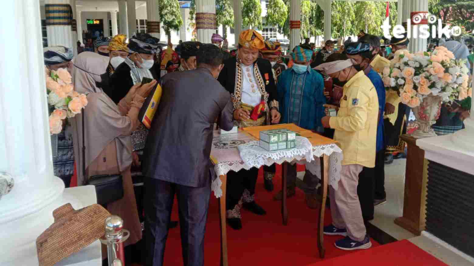 Bupati Muna, LM Rusman Emba melaunching produk pangan Pae Wuna. Foto: Sunaryo/Telisik
