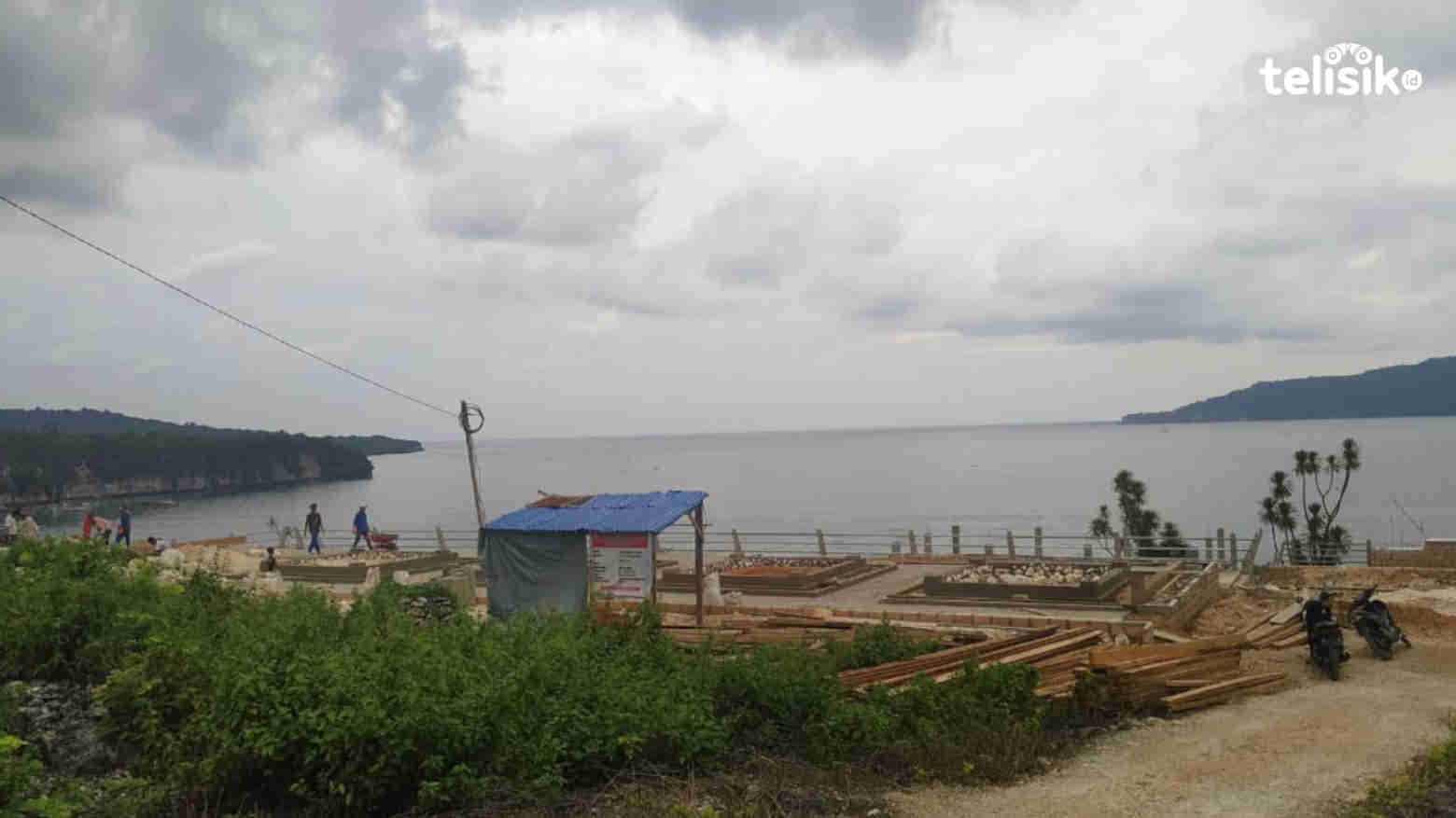 Taman Desa yang diklaim berdiri di atas lahan warga. Foto: Deni Djohan/Telisik