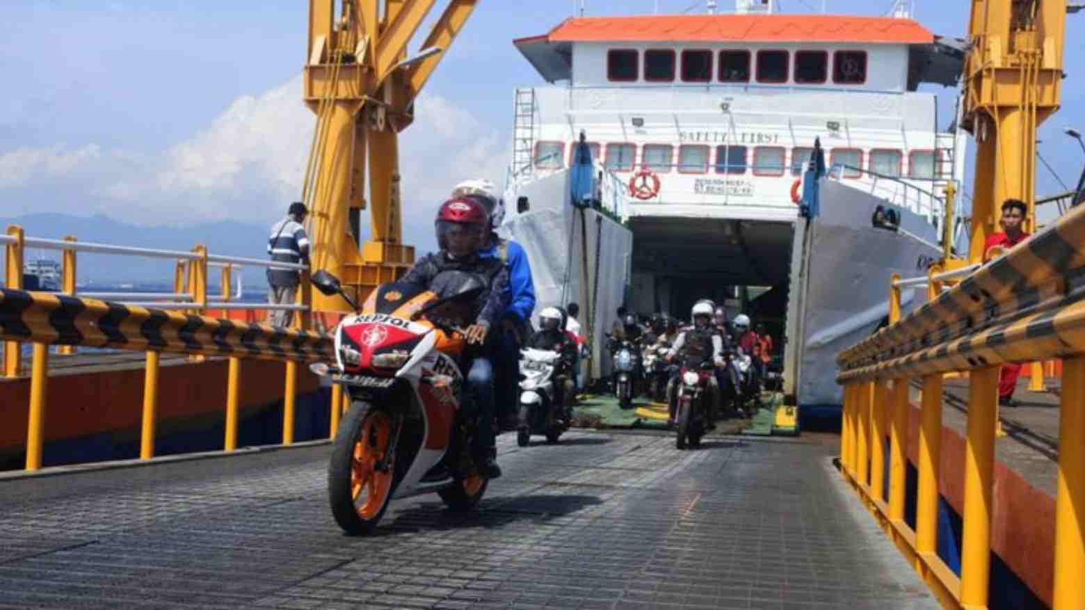 Pemudik wajib tes PCR bila ingin balik ke Kendari. Foto: Repro Google.com
