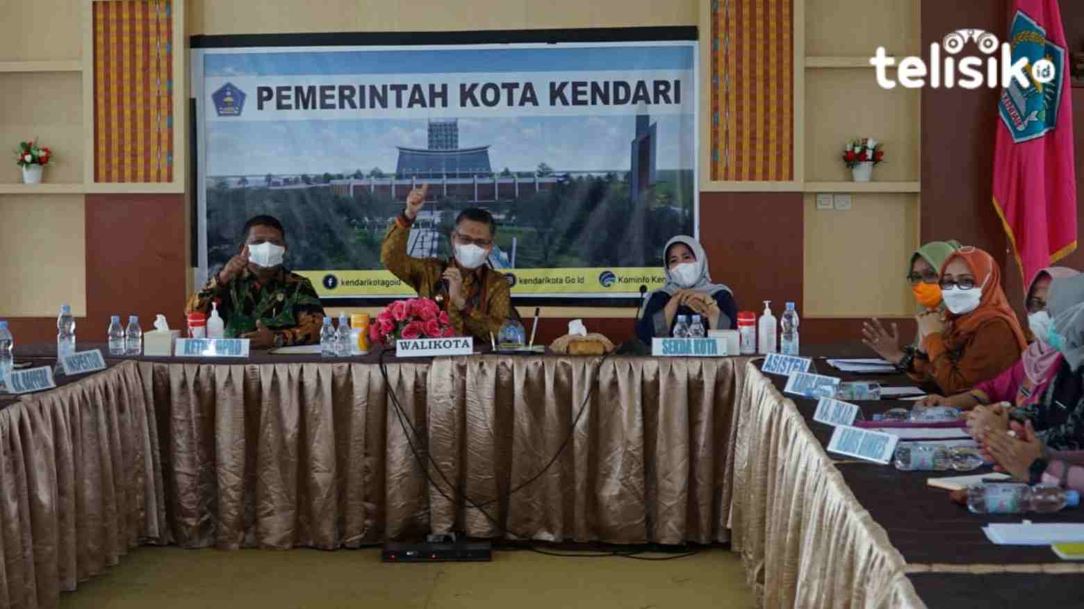 Wali Kota Kendari memimpin pertemuan penandatanganan MoU pinjaman Pemkot Kendari pada PT. SMI. Foto: Sumarlin/Telisik