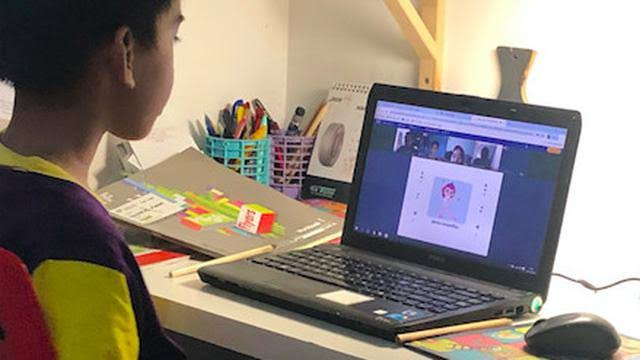 Siswa belajar dering atau online. Foto: Repro google.com