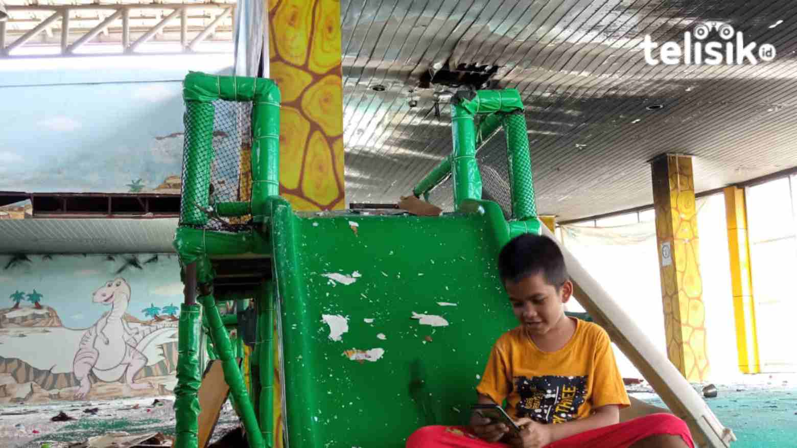 Kondisi lantai tiga Pasar Sentral Kendari usai terbakar. Foto: Andi Sulthan/Telisik