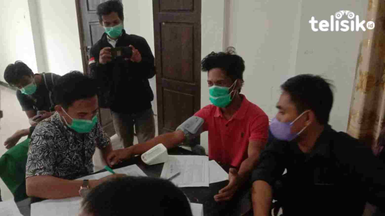 Skrining calon peserta vaksin COVID-19 di Aula Tanduale Kantor Bupati Bombana. Foto: Hir Abrianto/Telisik