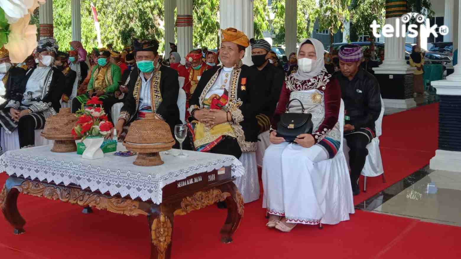 Bupati Muna, LM Rusman Emba bersama Wabup Abdul Malik Ditu saat upacara peringatan HUT Muna. Foto: Sunaryo/Telisik