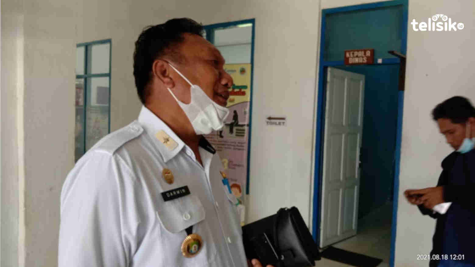 Darwin selaku Kepala Dinas Kesehatan Bombana saat ditemui awak media. Foto: Hir/Telisik