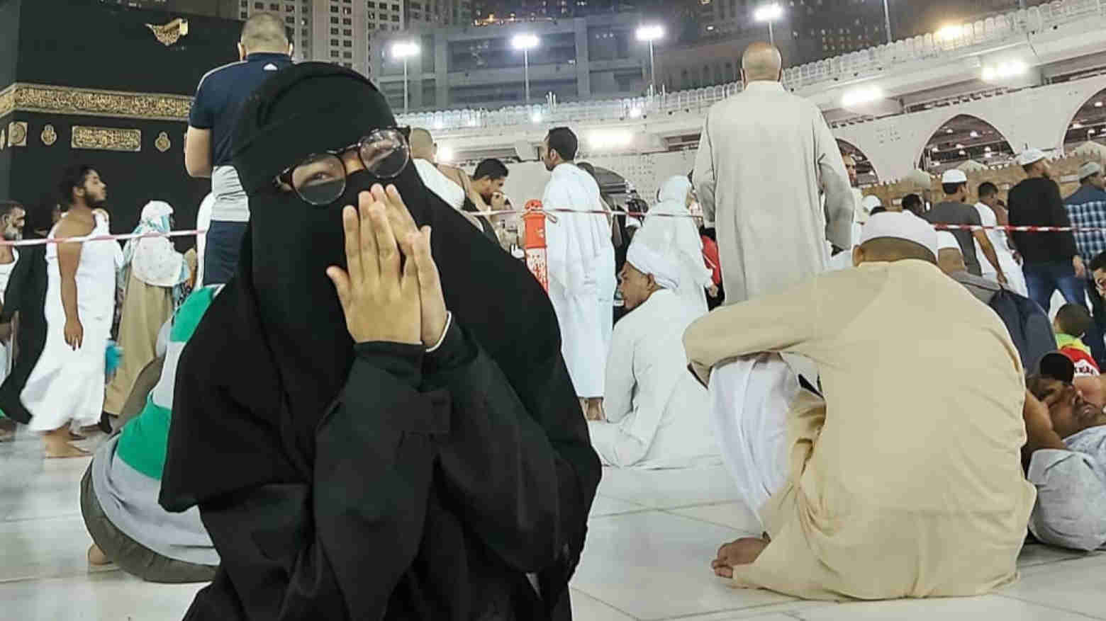 Nur Anugerah saat melakukan ibadah umrah. Foto: Ist.