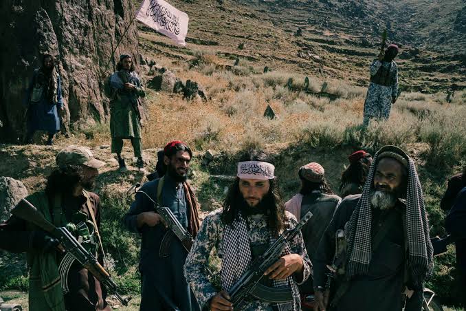 Militan Taliban disebut sebagai pasukan pembawa panji hitam sesuai yang diramalkan Rasulullah Shallallaahu 'Alaihi wa Sallam. Foto: Repro The Wasington Post