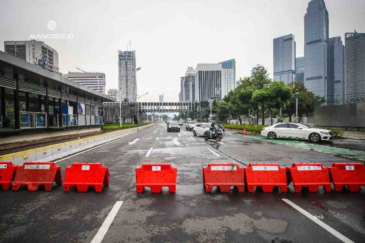 Kondisi jalan saat kebijakan PPKM. Foto: Repro google.com
