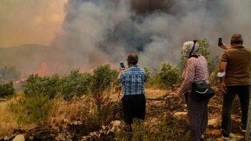 Kebakaran hutan di Turki. Foto: Repro AFP