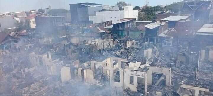 Suasana pemukiman warga yang dilalap api. Foto: Ist.