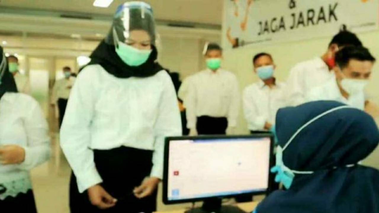 Peserta SKD CPNS dengan Prokes COVID-19. Foto: Repro Sinarpos