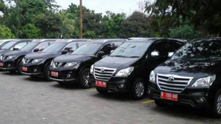Sejumlah kendaraan mobil dinas. Foto: Repro google.com