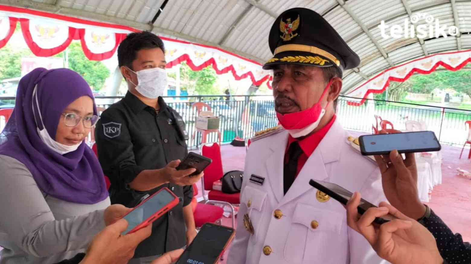 Bupati Kolaka Utara, Drs. H. Nur Rahman Umar, MH, saat ditemui usai upacara peringatan HUT RI Ke-76. Foto: Muh. Risal/Telisik