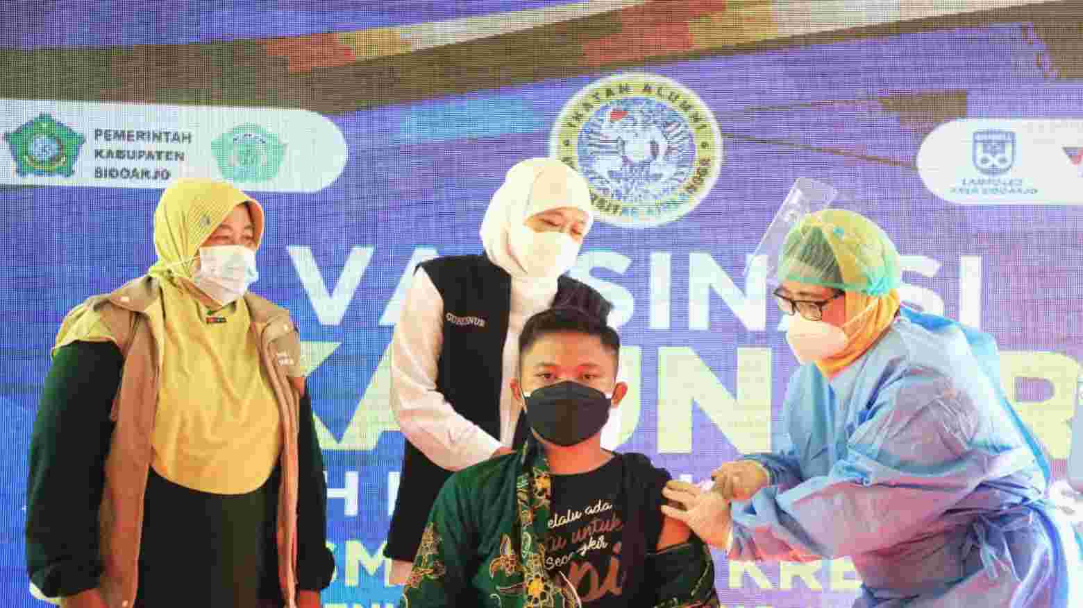 Pelaksanaan vaksinasi pelajar di Jatim. Foto: Ist.