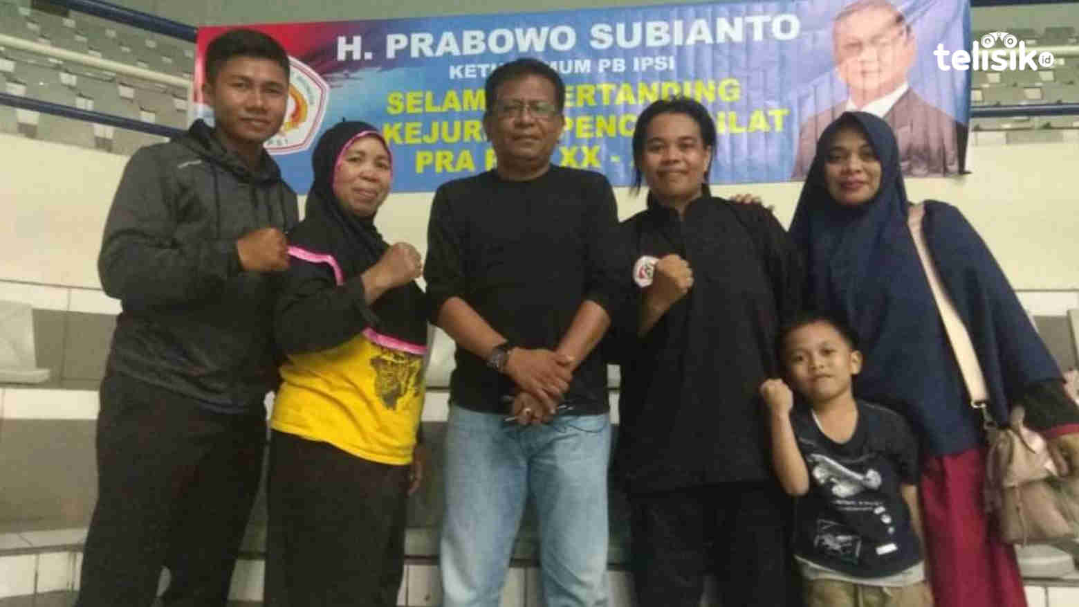 Ketua IPSI Muna, Fajaruddin Wunanto bersama atlet yang mewakili Sultra di PON. Foto: Sunaryo/Telisik