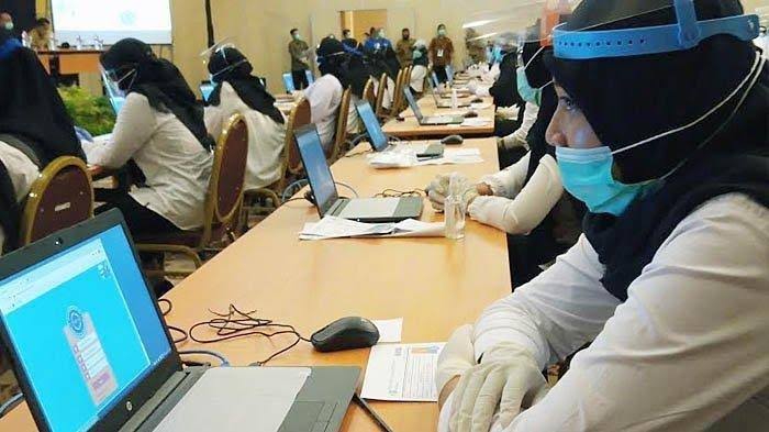 Sejumlah peserta CPNS ikuti tes SKD. Foto: Repro tribunnews.com