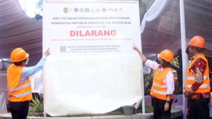 Satgas BLBI menyita aset negara dari obligor dan debitur BLBI di Karawaci, Tangerang, Jumat, 27 Agustus 2021. Foto: Repro tempo.co
