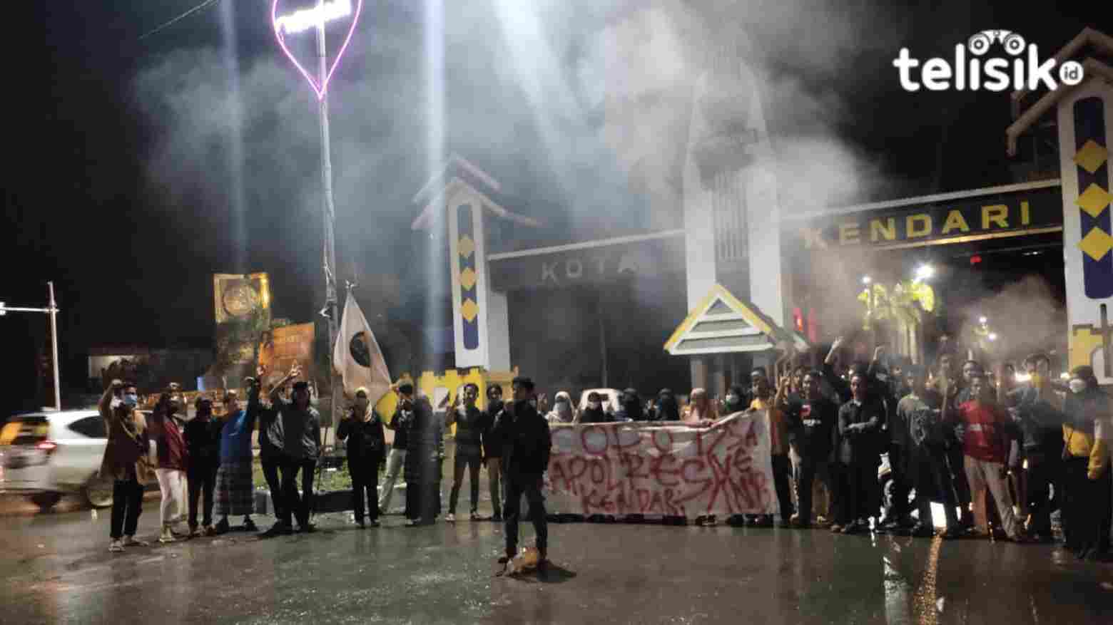 Puluhan mahasiswa melakukan demo terkait PCR palsu. Foto: Ibnu/Telisik