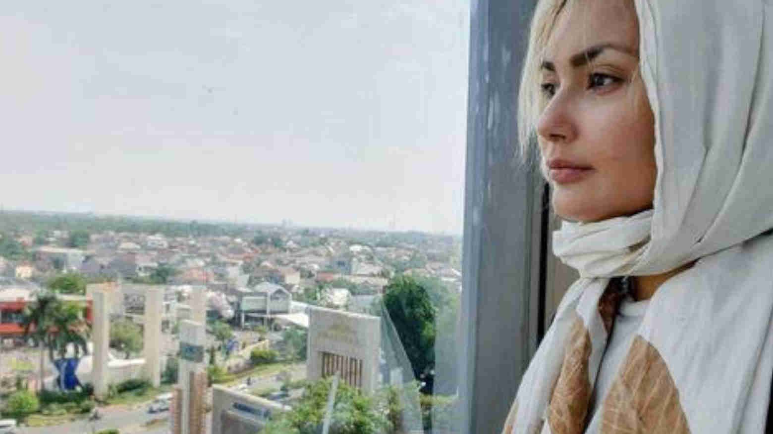 Audur Linda Sonjudottir mantap memilih Islam Foto: Repro Detik.com