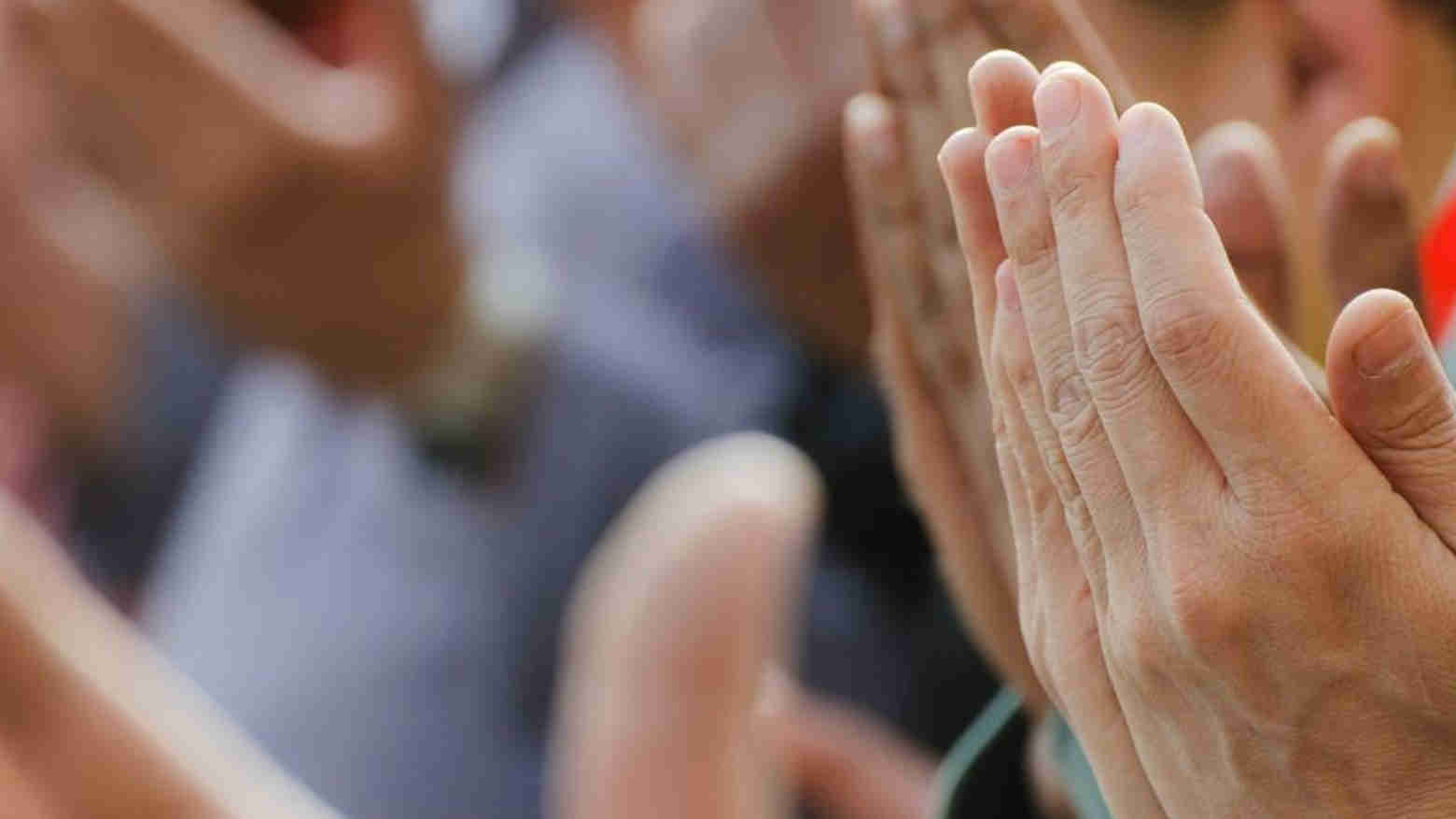 Berdoa sebelum  memulai aktivitas sesuai sunnah Rasulullah SAW agar segala urusan dimudahkan. Foto: Repro Idntimes