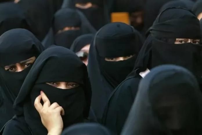 Taliban wajibkan mahasiswi memakai Niqab. Foto: Repro mediaindopos