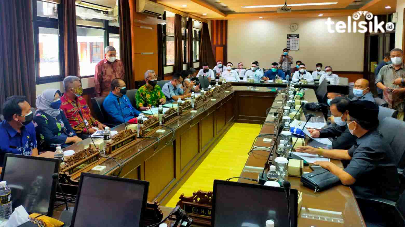 Peternak Jatim mengadu ke DPRD Jatim. Foto: Yudhie/Telisik